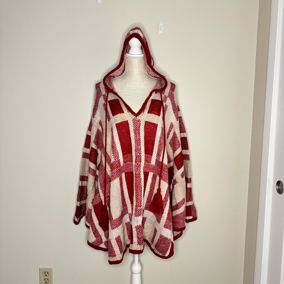 SHOW ME YOUR MUMU | Red Kellan Poncho - Picture 2 of 4